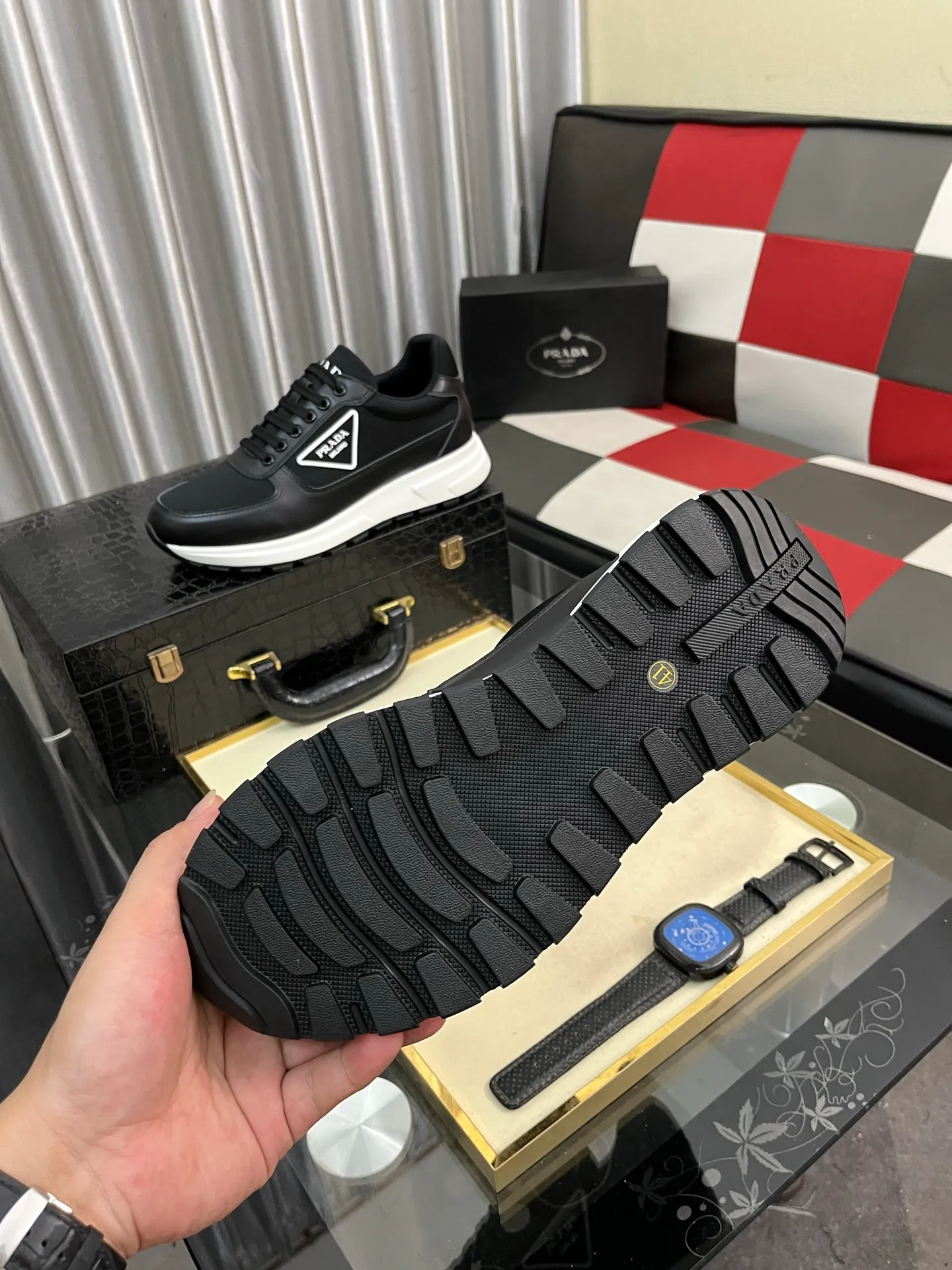Men's shoes 💰420⌚️⌚️Prada•PRADA original quality.~ Unique modern style sneakers. 🏃A must-have casual shoe for trendy men😍😍 Original brand imported from Italy, imported original leather, sheep lining (refuses to discolor and grind feet) Sole: Original sole provided by the original factory, French lazy style design ⚠️Fit to the feet, original quality, super comfortable original sole. It’s like shooting the real thing🎬The real thing is better, high-quality sneakers Size: 38-444️⃣Colors available